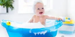 Водные процедуры. Что нужно знать о правилах купания ребенка в ванной?